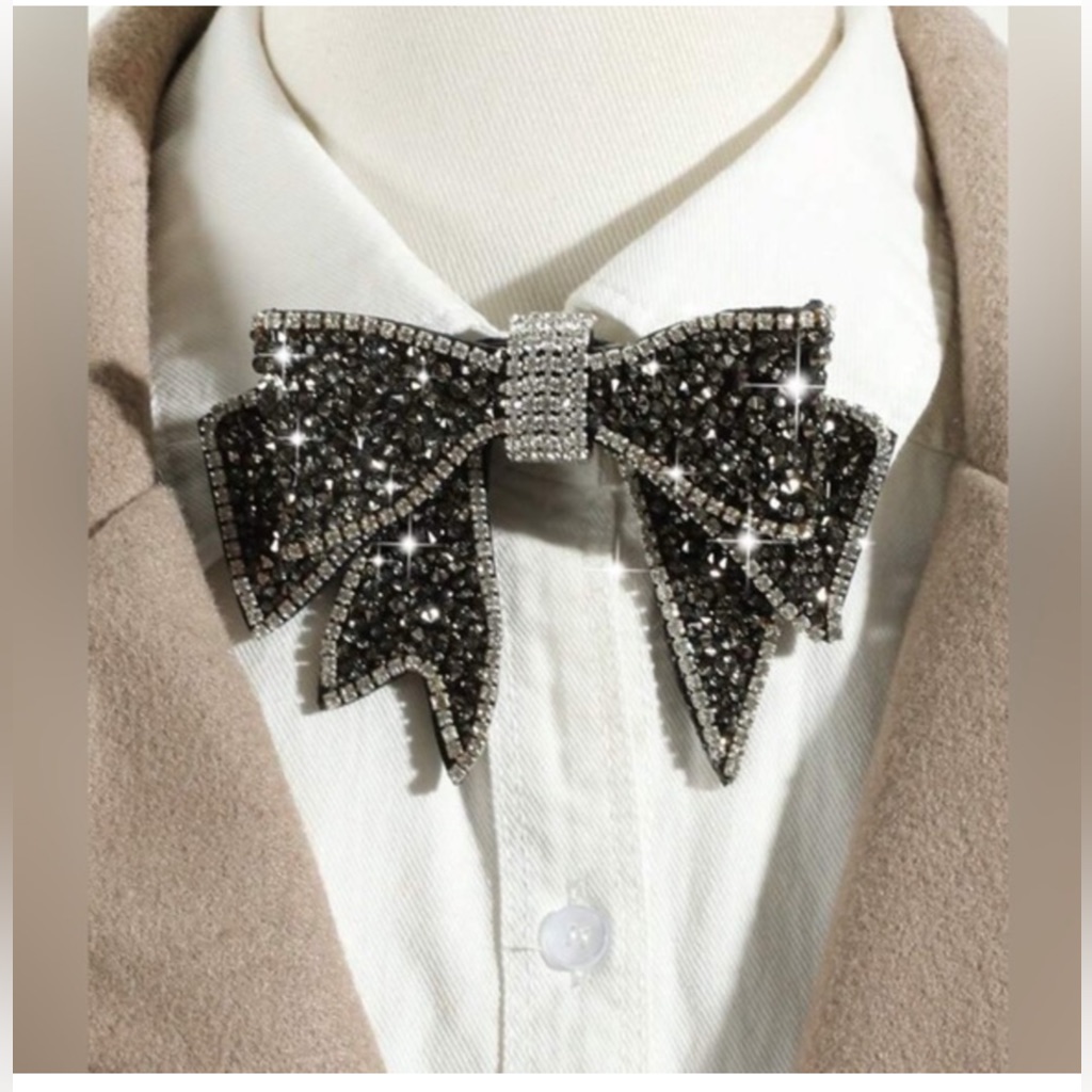 Rhinestone Bow Tie Brooch 42$